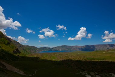 Türkiye 'deki dünyanın en büyük ikinci krater gölü olan Nemrut Gölü' nün adı MÖ 2100 yılında Babil 'de yaşamış olan hükümdar Nimrod' dandı..