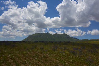 Türkiye 'deki dünyanın en büyük ikinci krater gölü olan Nemrut Gölü' nün adı MÖ 2100 yılında Babil 'de yaşamış olan hükümdar Nimrod' dandı..