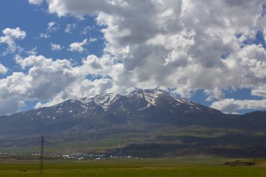 Suphan Dağı, Doğu Anadolu Bölgesi 'nde Van Gölü' nün kuzeyinde yer alan bir stratovolcano. Van / Türkiye.