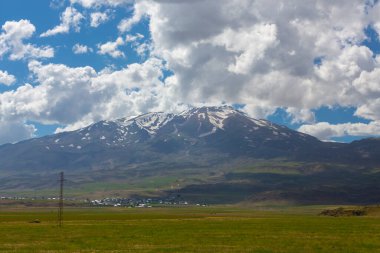 Suphan Dağı, Doğu Anadolu Bölgesi 'nde Van Gölü' nün kuzeyinde yer alan bir stratovolcano. Van / Türkiye.