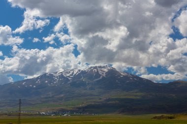 Suphan Dağı, Doğu Anadolu Bölgesi 'nde Van Gölü' nün kuzeyinde yer alan bir stratovolcano. Van / Türkiye.