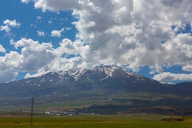 Suphan Dağı, Doğu Anadolu Bölgesi 'nde Van Gölü' nün kuzeyinde yer alan bir stratovolcano. Van / Türkiye.