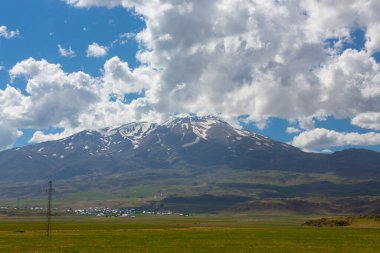 Suphan Dağı, Doğu Anadolu Bölgesi 'nde Van Gölü' nün kuzeyinde yer alan bir stratovolcano. Van / Türkiye.
