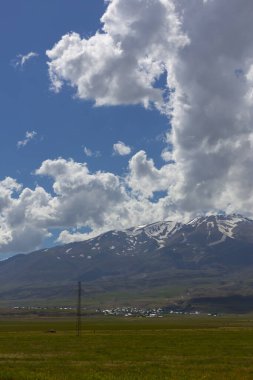 Suphan Dağı, Doğu Anadolu Bölgesi 'nde Van Gölü' nün kuzeyinde yer alan bir stratovolcano. Van / Türkiye.