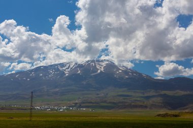 Suphan Dağı, Doğu Anadolu Bölgesi 'nde Van Gölü' nün kuzeyinde yer alan bir stratovolcano. Van / Türkiye.