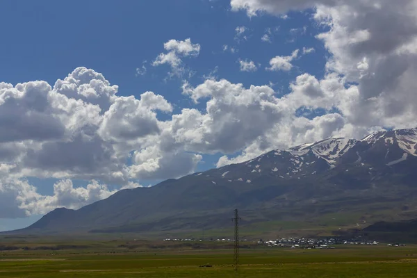 スファン山 Suphan Mountain アナトリア東部のヴァン湖のすぐ北に位置する成層圏火山である — ストック写真