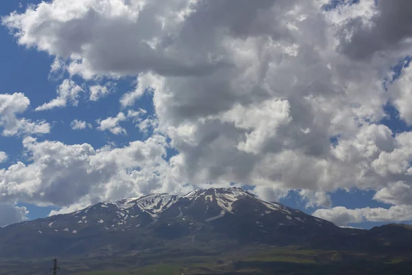 スファン山 Suphan Mountain アナトリア東部のヴァン湖のすぐ北に位置する成層圏火山である — ストック写真