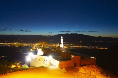 Ar Dağı yakınlarındaki Doubayazt Sarayı 'na 5 km uzaklıkta bir bey şatosudur..