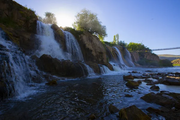 Muradiye Waterfall 무라디 지역의 스트림에 폭포이다 — 스톡 사진