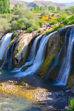 Muradiye Şelalesi, Muradiye ilçesinin Van ilindeki Bendimahi Irmağı üzerinde yer alan şelaledir..