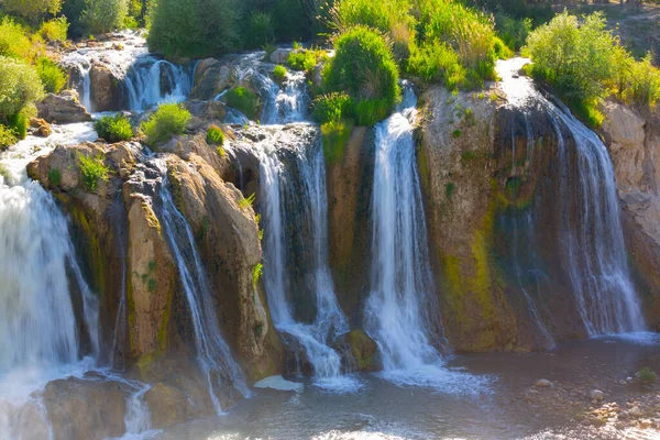 Muradiye Şelalesi Muradiye Ilçesinin Van Ilindeki Bendimahi Irmağı Üzerinde Yer — Stok fotoğraf