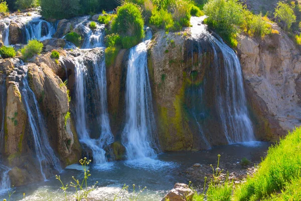 Muradiye Şelalesi, Muradiye ilçesinin Van ilindeki Bendimahi Irmağı üzerinde yer alan şelaledir..