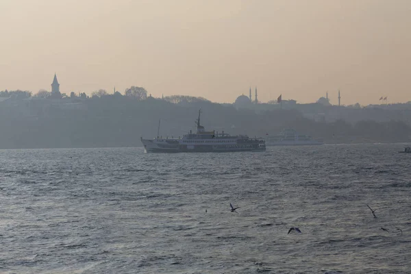 シスリ イスタンブールとフェリーの画像 — ストック写真