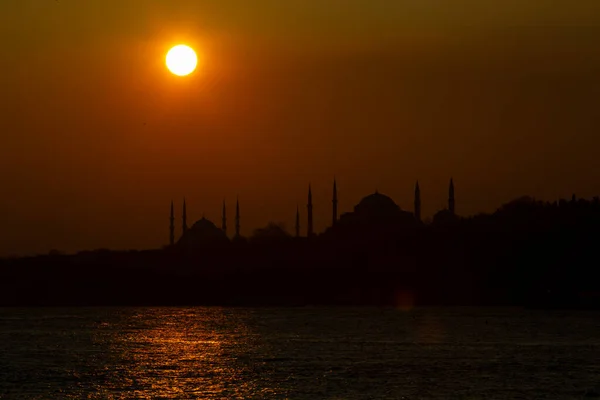 Siluetas Puesta Sol Mezquita Estambul — Foto de Stock