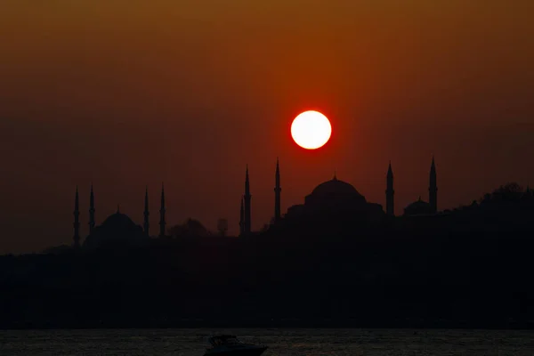 Silhouetten Der Istanbuler Moschee Und Sonnenuntergang — Stockfoto