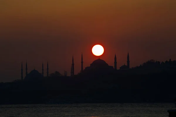 Istanbul Moskee Silhouetten Zonsondergang — Stockfoto