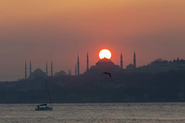 Sylwetki Meczetu Stambule Zachód Słońca — Zdjęcie stockowe