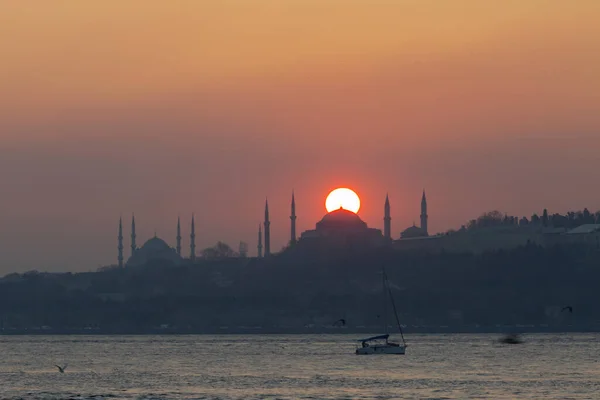 Silhouetten Der Istanbuler Moschee Und Sonnenuntergang — Stockfoto