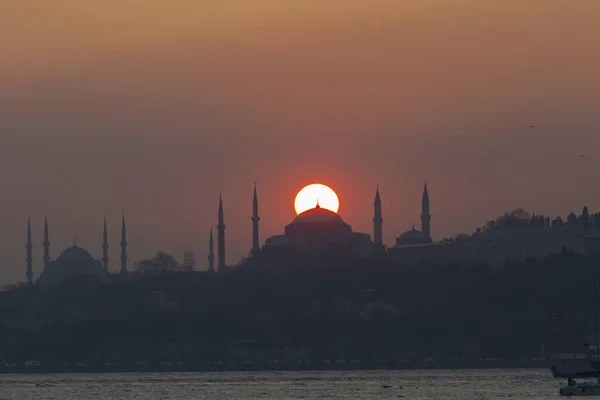 Siluetas Puesta Sol Mezquita Estambul — Foto de Stock