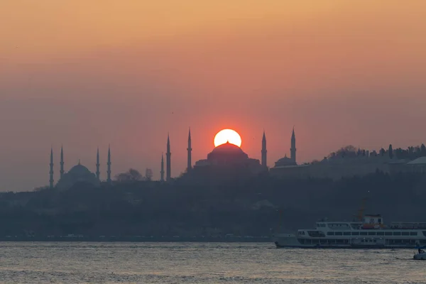 Silhouetten Der Istanbuler Moschee Und Sonnenuntergang — Stockfoto