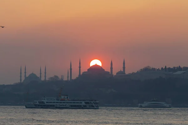 Silhouetten Der Istanbuler Moschee Und Sonnenuntergang — Stockfoto