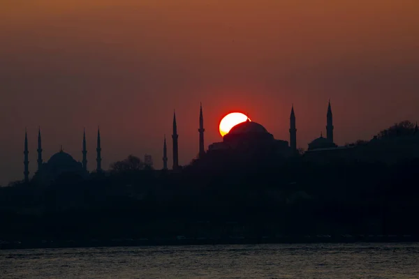 Istanbuls Moské Silhuetter Och Solnedgång — Stockfoto