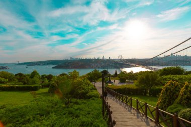 İstanbul Boğazı Köprüsü ve Sahnesi, trafik yoğun