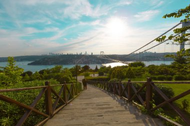 İstanbul Boğazı Köprüsü ve Sahnesi, trafik yoğun