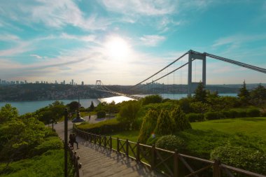 İstanbul Boğazı Köprüsü ve Sahnesi, trafik yoğun