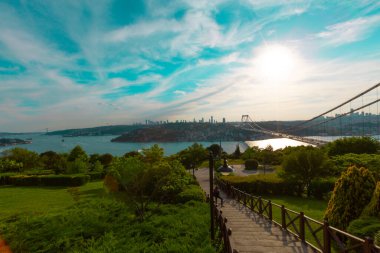 İstanbul Boğazı Köprüsü ve Sahnesi, trafik yoğun