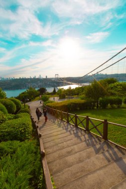 İstanbul Boğazı Köprüsü ve Sahnesi, trafik yoğun