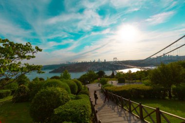 İstanbul Boğazı Köprüsü ve Sahnesi, trafik yoğun