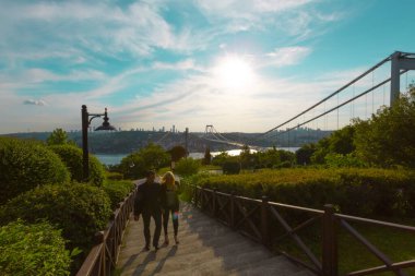 İstanbul Boğazı Köprüsü ve Sahnesi, trafik yoğun