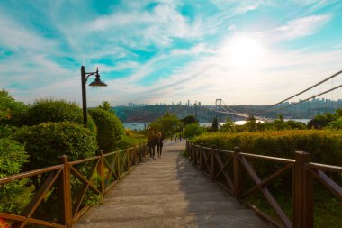 İstanbul Boğazı Köprüsü ve Sahnesi, trafik yoğun