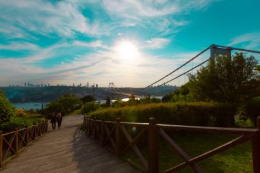 İstanbul Boğazı Köprüsü ve Sahnesi, trafik yoğun