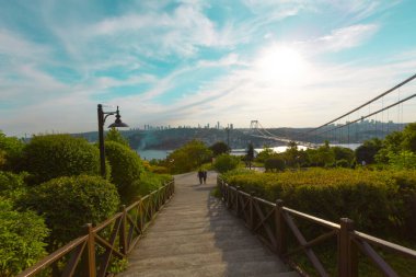 İstanbul Boğazı Köprüsü ve Sahnesi, trafik yoğun