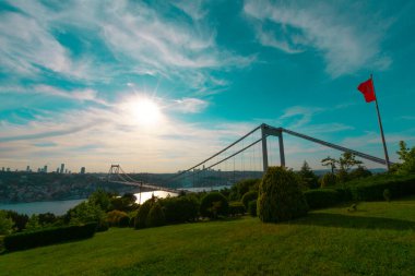İstanbul Boğazı Köprüsü ve Sahnesi, trafik yoğun