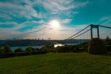 İstanbul Boğazı Köprüsü ve Sahnesi, trafik yoğun