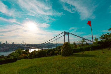 İstanbul Boğazı Köprüsü ve Sahnesi, trafik yoğun