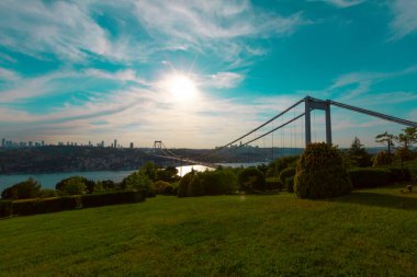 İstanbul Boğazı Köprüsü ve Sahnesi, trafik yoğun
