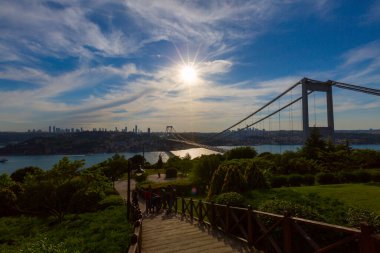 İstanbul Boğazı Köprüsü ve Sahnesi, trafik yoğun