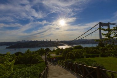 İstanbul Boğazı Köprüsü ve Sahnesi, trafik yoğun