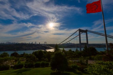 İstanbul Boğazı Köprüsü ve Sahnesi, trafik yoğun