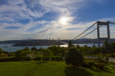 İstanbul Boğazı Köprüsü ve Sahnesi, trafik yoğun