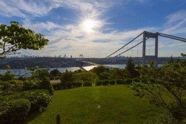 İstanbul Boğazı Köprüsü ve Sahnesi, trafik yoğun