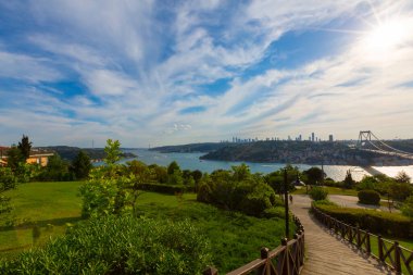İstanbul Boğazı Köprüsü ve Sahnesi, trafik yoğun