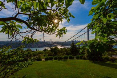 İstanbul Boğazı Köprüsü ve Sahnesi, trafik yoğun