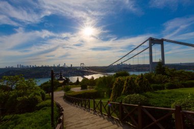İstanbul Boğazı Köprüsü ve Sahnesi, trafik yoğun