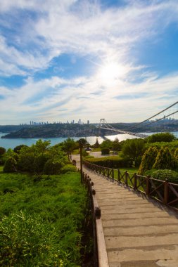 İstanbul Boğazı Köprüsü ve Sahnesi, trafik yoğun