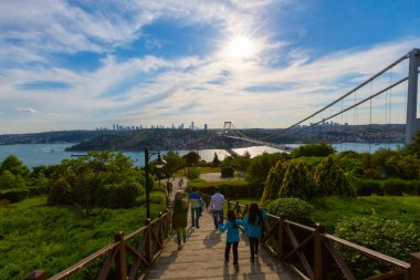 İstanbul Boğazı Köprüsü ve Sahnesi, trafik yoğun